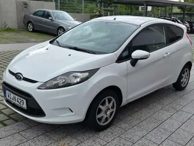 Używany Ford Fiesta Trend 60 KM (44 kW) 2010 Biały Hatchback