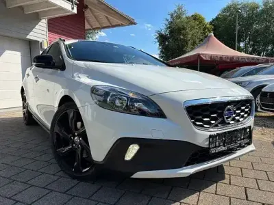 Gebraucht Volvo V40 CC Momentum 114 PS (83 kW) 2013 Weiß Kombi