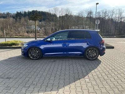 Second-hand VW Golf VII R 310 CP (228 kW) 2017 Albastru Berlinǎ