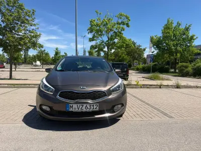 Gebraucht Kia Ceed 122 PS (89 kW) 2014 Gold Kleinwagen