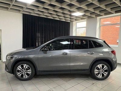 Gebraucht Mercedes GLA200 Night 163 PS (119 kW) 2025 Grau SUV