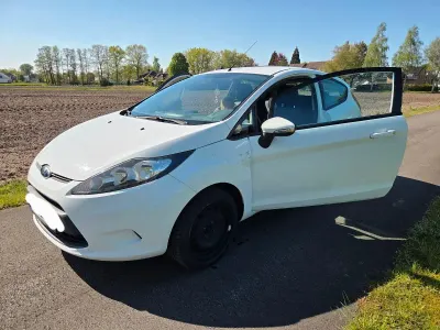 Gebraucht Ford Fiesta 97 PS (71 kW) 2009 Weiß Limousine