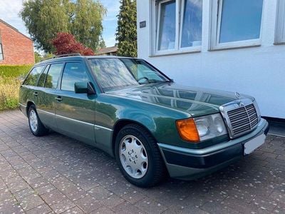 Gebraucht Mercedes E320 Classic 220 PS (161 kW) 1992 Grün Kombi