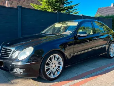 Gebraucht Mercedes E320 Avantgarde 224 PS (164 kW) 2008 Schwarz Limousine