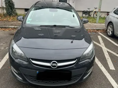 Usata Opel Astra Sport 110 CV (80 kW) 2013 Nero Station wagon