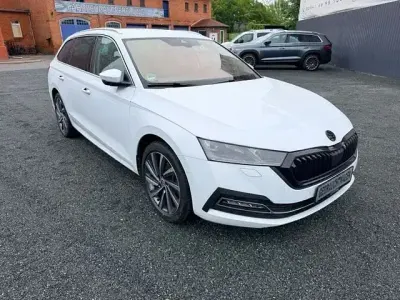 Gebraucht Skoda Octavia First Edition 204 PS (150 kW) 2021 Weiß Kombi