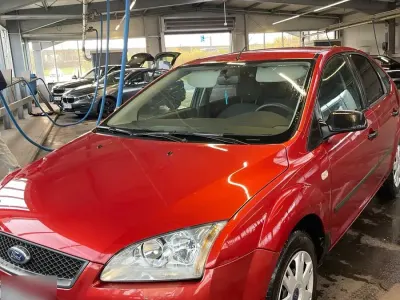 Brugt Ford Focus 101 HK (74 kW) 2005 Rød Hatchback