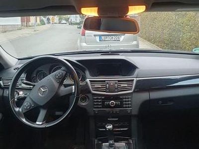 Mercedes E200