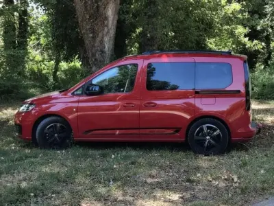 Gebraucht VW Caddy Life 116 PS (85 kW) 2025 Rot Van / Kleinbus