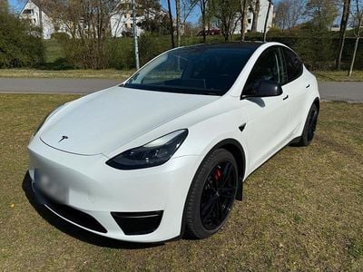 Weiß Gebraucht 2024 Tesla Model Y Performance SUV | 39.850 € (Fairer Preis)