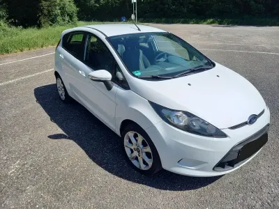 Usata Ford Fiesta Trend 97 CV (71 kW) 2009 Bianco Berlina