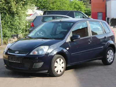 Gebraucht Ford Fiesta 90 PS (66 kW) 2007 Blau Kleinwagen