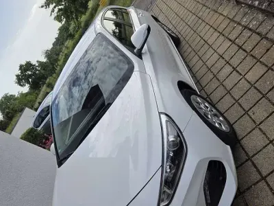 Gebraucht Hyundai i30 Select 99 PS (72 kW) 2018 Weiß Kombi