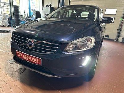 Second-hand Volvo XC60 Summum 150 CP (110 kW) 2017 Albastru SUV