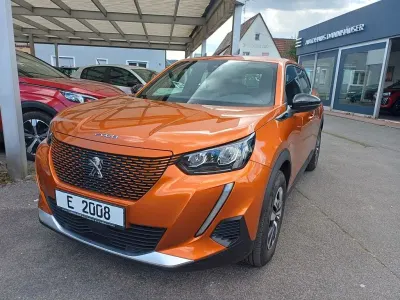 Gebraucht Peugeot e-2008 Active 100 kW (136 PS) 2023 Orange SUV