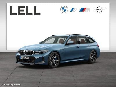 Blau Gebraucht 2024 BMW 330e M Sport Kombi | 44.750 € (Superpreis)