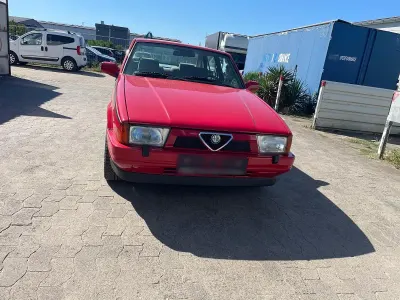 Gebraucht Alfa Romeo 75 120 PS (88 kW) 1992 Rot Limousine