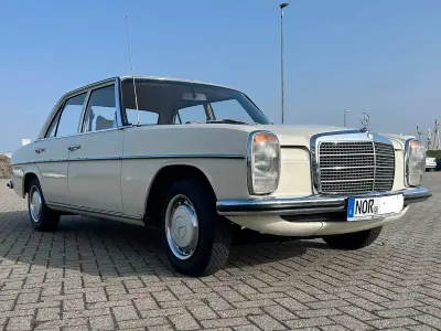 Gebraucht Mercedes W115 109 PS (80 kW) 1973 Weiß Limousine