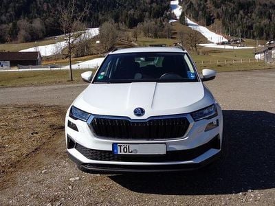 Gebraucht Skoda Karoq 150 PS (110 kW) 2023 Weiß SUV