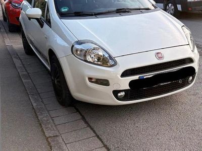 Gebraucht Fiat Punto 69 PS (50 kW) 2016 Weiß Kleinwagen