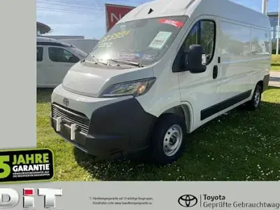 Gebraucht Toyota Proace 140 PS (102 kW) 2024 Weiß Van / Kleinbus