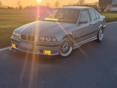 Gebraucht BMW 318 115 PS (84 kW) 1995 Silber Limousine