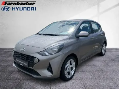 Gebraucht Hyundai i10 Trend 67 PS (49 kW) 2023 Brass / met Kleinwagen