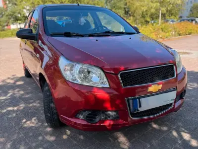 Gebraucht Chevrolet Aveo 75 PS (55 kW) 2009 Rot Kleinwagen