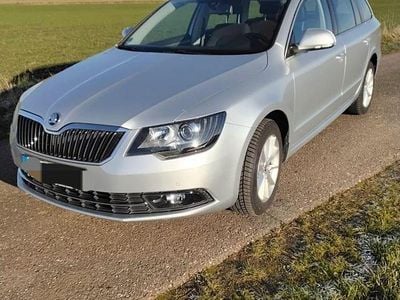 Gebraucht Skoda Superb Ambition 160 PS (117 kW) 2015 Silber Kombi