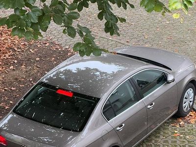 Braun Gebraucht 2011 VW Passat Limousine | 9.000 € (Etwas zu teuer)