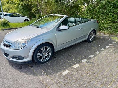 Begagnad Opel Astra Cabriolet 140 HK (102 kW) 2007 Silver Cab