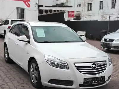 Gebraucht Opel Insignia Edition 131 PS (96 kW) 2009 Weiß Kombi
