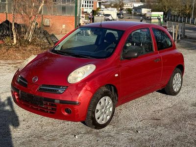 Gebraucht Nissan Micra 65 PS (47 kW) 2005 Emotion red (m) Kleinwagen