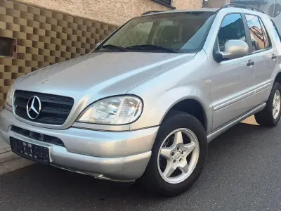 Gebraucht Mercedes ML320 218 PS (160 kW) 2000 Silber SUV