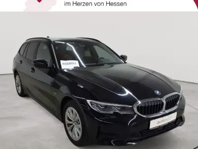 Gebraucht BMW 320e Advantage 163 PS (119 kW) 2022 Schwarz Kombi