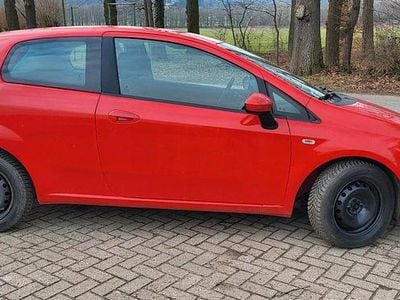 Usata Fiat Punto 68 CV (50 kW) 2011 Rosso Utilitaria