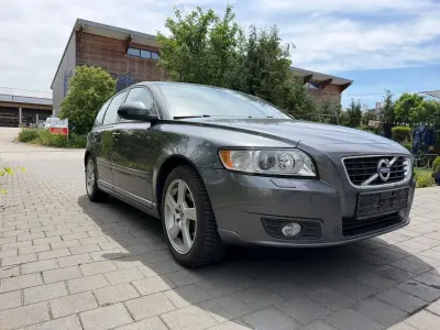 Gebraucht Volvo V50 Business Edition 114 PS (83 kW) 2011 Grau Kombi