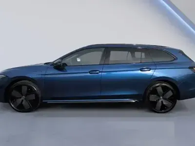 Begagnad VW Passat R-line 272 HK (200 kW) 2024 Blå Sedan