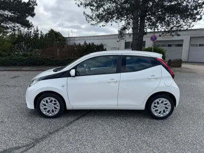Używany Toyota Aygo X-play 72 KM (52 kW) 2018 Biały Hatchback