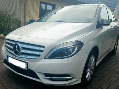Gebraucht Mercedes B180 122 PS (89 kW) 2014 Weiß Kleinwagen