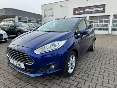 Gebraucht Ford Fiesta Titanium 101 PS (74 kW) 2015 Blau Kleinwagen