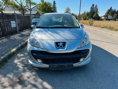Gebraucht Peugeot 207 95 PS (69 kW) 2009 Silber Limousine