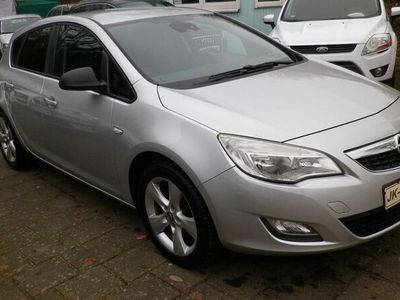 Używany Opel Astra Edition 110 KM (80 kW) 2009 Srebrny Sedan/Limuzyna