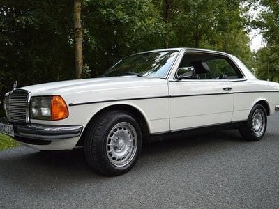 Gebraucht Mercedes C230 109 PS (80 kW) 1978 Weiß Coupé