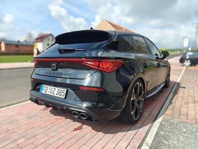 Używany Cupra Leon VZ 385 KM (283 kW) 2022 Czarny Sedan/Limuzyna