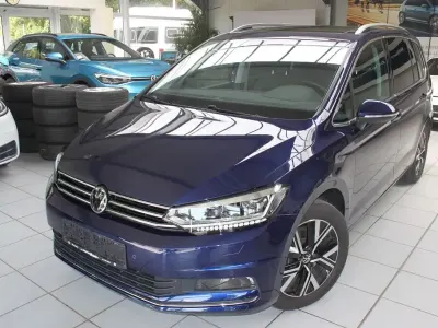 Gebraucht VW Touran Highline 150 PS (110 kW) 2023 Blau Van / Kleinbus