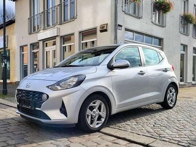 Sleek silver metallic Gebraucht 2022 Hyundai i10 Trend Kleinwagen | 13.880 € (Fairer Preis)