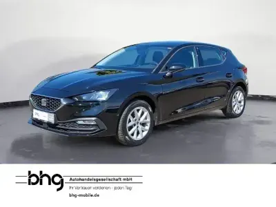 Occasion Seat Leon CONNECT 110 PK (80 kW) 2022 Zwart Sedan