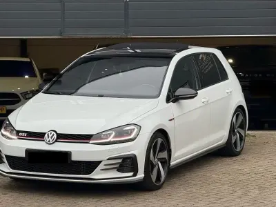 Second-hand VW Golf VII GTI 230 CP (169 kW) 2018 Alb Berlinǎ