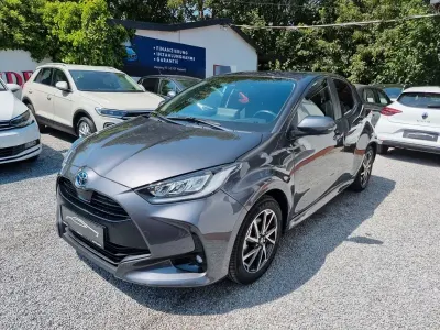 Gebraucht Toyota Yaris Hybrid Team 116 PS (85 kW) 2023 Schwarz Limousine